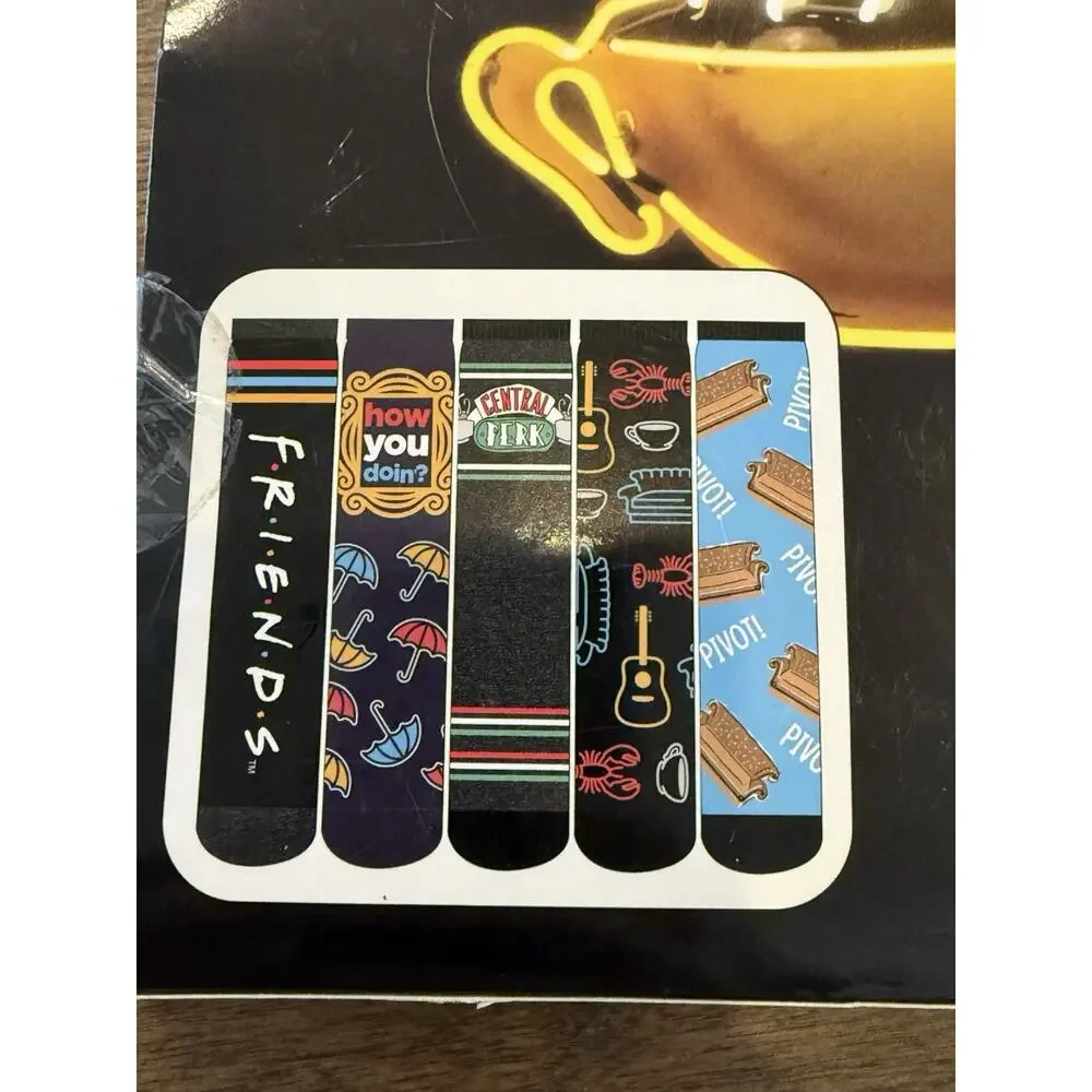 Friends The Television Series Crew Socks 5-Pairs Of Crew Socks Gift Set 6-12 New